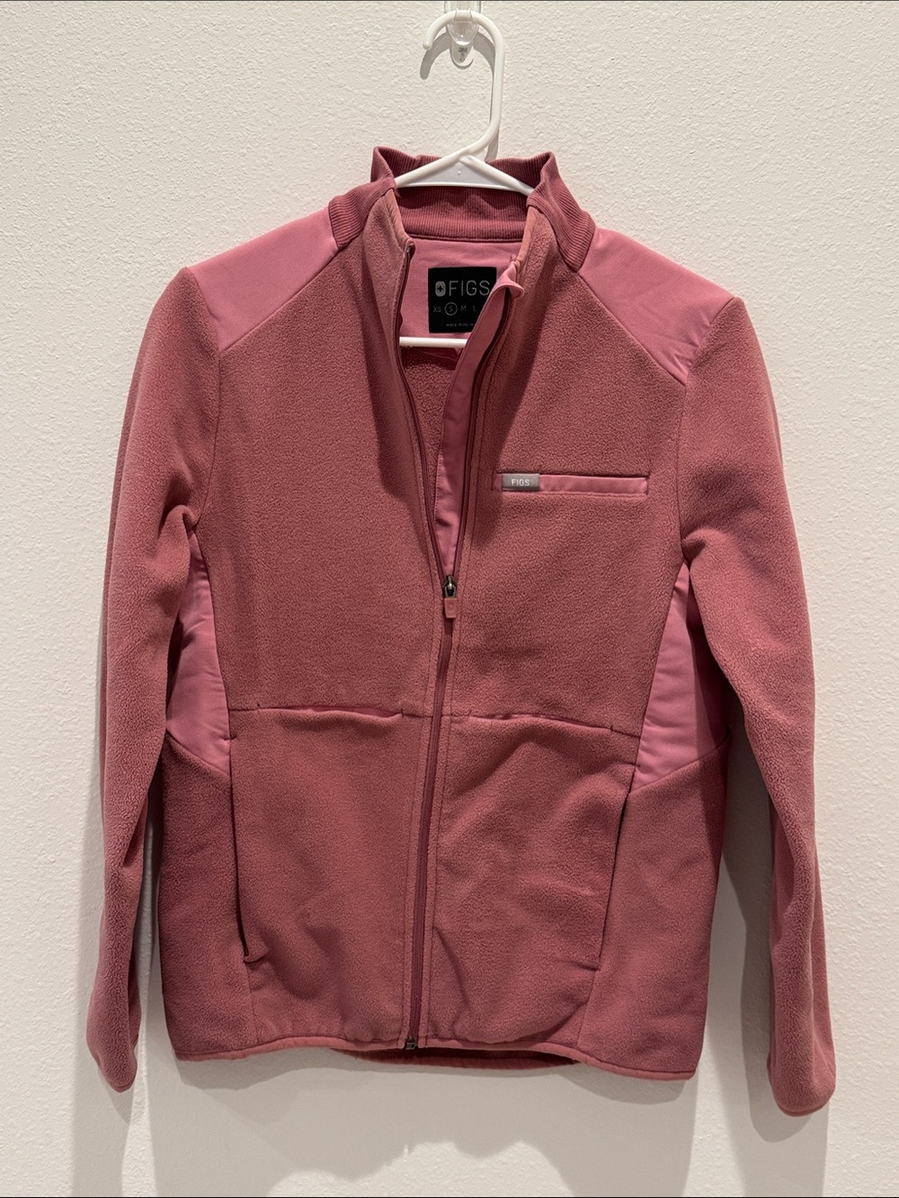 Figs On Shift Fleece Jacket in Chalk Pink Small